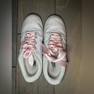 Nike Women's Sneakers in White and Pink